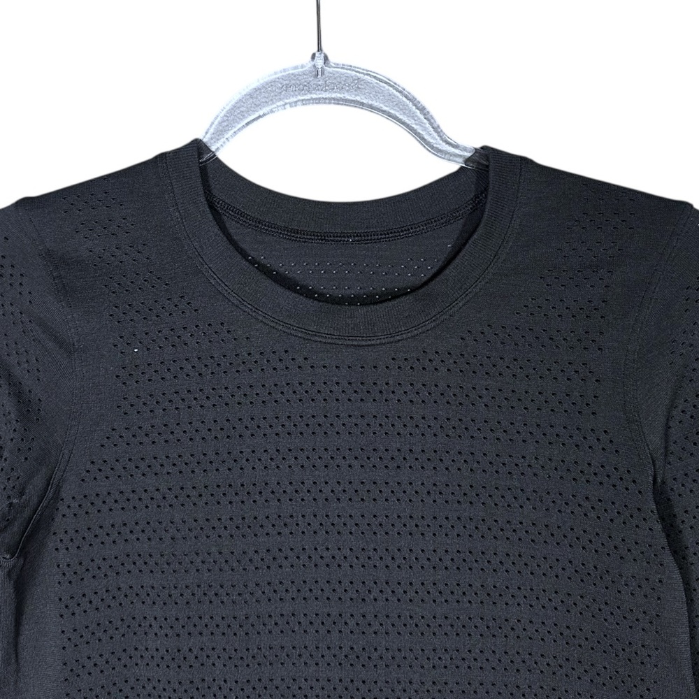 Lululemon Breeze By Top Sz 2 Black Long Sleeve Perforated Vented Running - Picture 3 of 11